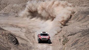 Mini&#039;s Finnish driver Mikko Hirvonen and German co-driver Andreas Schulz compete during the 2018 Dakar Rally&#039;s Stage 12 between Chilecito and San Juan, in Argentina, on January 18, 2018. / AFP PHOTO / Franck FIFE