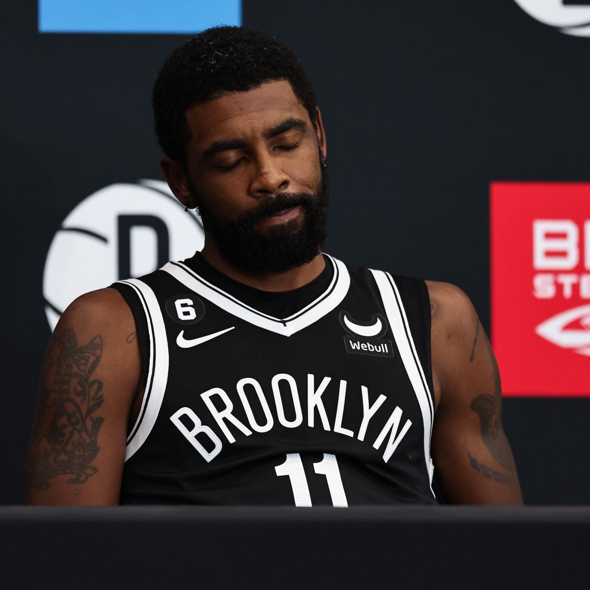 Brooklyn Nets Kyrie Irving Jersey Size 50 Mens Nike Swingman NBA