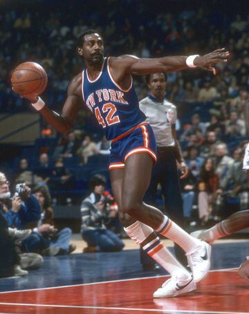 Equipos NBA: Seattle Supersonics (1970-1975), New York Knicks (1975-1979), New Orleans Jazz (1979), Los Angeles Lakers (1979-1980), Washington Bullets (1981-1983). Una vez campeón, cuatro veces all star. Promedio en su carrera NBA: 19,2 puntos, 9,3 rebote