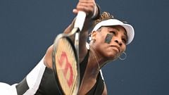 Serena Williams has won her first singles victory in over a month, defeating Nuria Parrizas Diaz of Spain in the National Bank Open in Toronto.