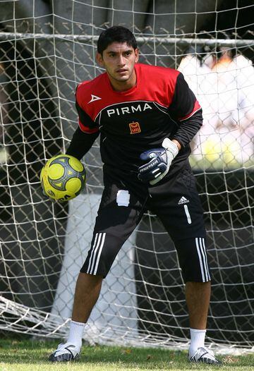 Chuy llegó a la Universidad Autónoma de Guadalajara en 2004 y estuvo hasta 2009 cuando fue vendido a Cruz Azul. Fue el arquero que llevó a Tecos hasta la Final en el Clausura 2005
