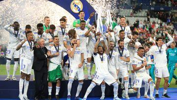 PARIS, FRANCE - MAY 28: Marcelo of Real Madrid lifts the trophy during the UEFA Champions League final match between Liverpool FC and Real Madrid at Stade de France on May 28, 2022 in Paris, France. (Photo by Simon Stacpoole/Offside/Offside via Getty Images)