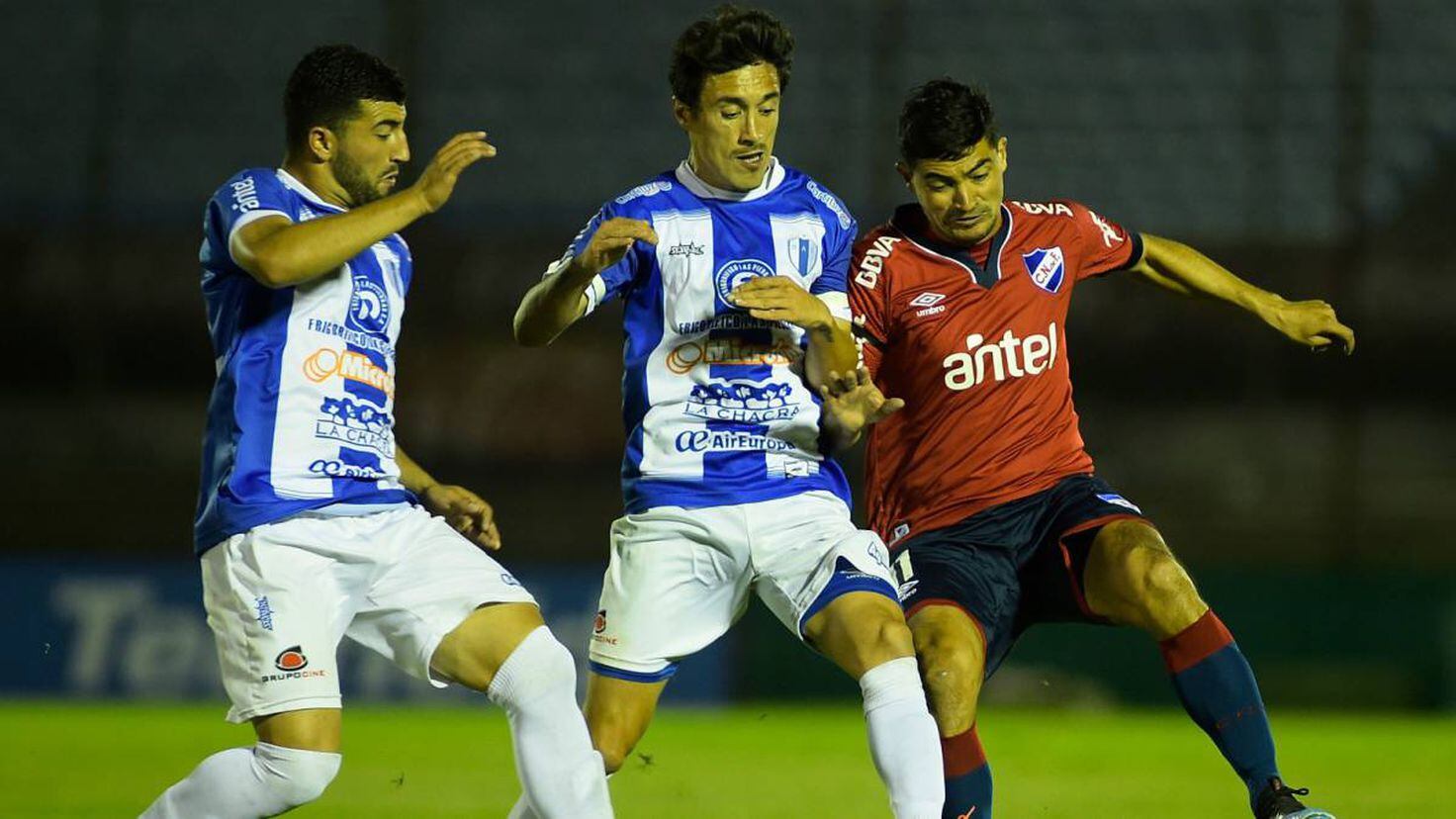 Peñarol gana y mantiene el liderato en la Tabla Anual del fútbol uruguayo
