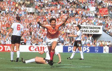 'La Naranja Mecánica' conquistaba en 1988 su primer gran trofeo de selecciones. Van Basten se había pasado gran parte de la temporada lesionado, pero gozaba de la confianza de Rinus Michels, su otro gran valedor (el principal lo fue Johan Cruyff). Sería l