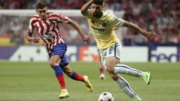 MADRID, SPAIN - SEPTEMBER 07: Nahuel Molina (L) of Atletico Madrid in action against Mehdi Taremi (R) of Porto during UEFA Champions League Group B 1st match between Atletico Madrid and Porto at Metropolitano Stadium in Madrid, Spain on September 07, 2022. (Photo by Burak Akbulut/Anadolu Agency via Getty Images)