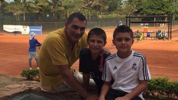Faryd Mondragón sonríe: tenis, amigos y familia