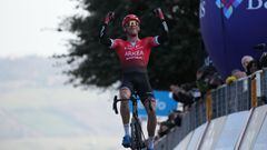 Warren Barguil consigue la victoria en Fermo, quinta etapa de Tirreno-Adriatico 2022.