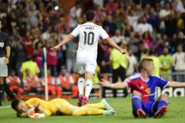 James celebra el primer gol que marcó en Champions League con el Real Madrid. Fue ante el Basilea.