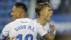 Dani G&oacute;mez celebra un gol junto a Suso con el Tenerife. 