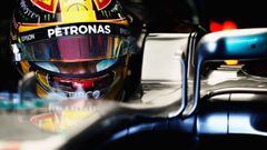 Lewis Hamilton subido en el Mercedes en Montreal.