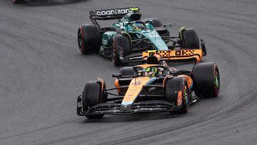 Norris, con el McLaren por delante del Aston Martin de Alonso en Zandvoort 2023.