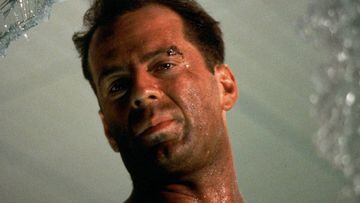 Bruce Willis se disfraza de una de las gemelas de 'El resplandor'