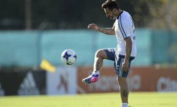 Argentina's midfielder Ezequiel Lavezzi