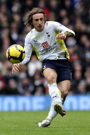 Modric es un mediocampista muy reconocido actualmente por su protagonismo con el Real Madrid. Giovani se lo encontró en el Tottenham en la campaña 2008-2009. 