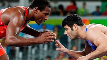 At the Olympics in Rio de Janeiro in 2016, the Iranian wrestler Alireza Karimi-Machiani, right, lost to the American J&rsquo;Den Cox.