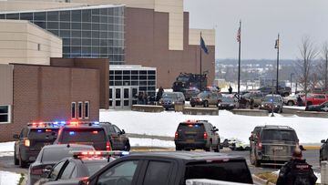 Tres estudiantes murieron y otros más resultaron heridos tras un tiroteo en una escuela secundaria en Oxford, Michigan. Aquí toda la información.