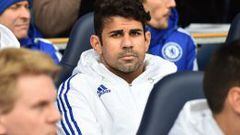 Diego Costa, en el banquillo del Chelsea.