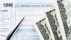 Who is eligible to get a tax refund for around $900 from the IRS?