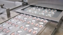 FILE PHOTO: Paxlovid, a Pfizer&#039;s coronavirus disease (COVID-19) pill, is seen manufactured in Ascoli, Italy, in this undated handout photo obtained by Reuters on November 16, 2021. Pfizer/Handout via REUTERS   NO RESALES. NO ARCHIVES. THIS IMAGE HAS 
