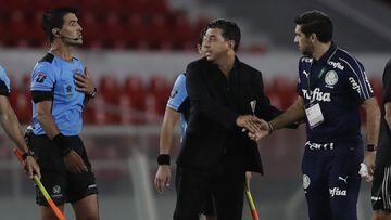 Argentina&#039;s River Plate coach Marcelo Gallardo (C) talks to Uruguayan referee Leodan Gonzalez (L) as he shakes hands with Brazil&#039;s Palmeiras Portuguese coach Abel Ferreira after losing 3-0 in their Copa Libertadores semifinal football match at the Libertadores de America stadium in Avellaneda, Buenos Aires Province, Argentina, on January 5, 2021. (Photo by Juan Ignacio RONCORONI / various sources / AFP)