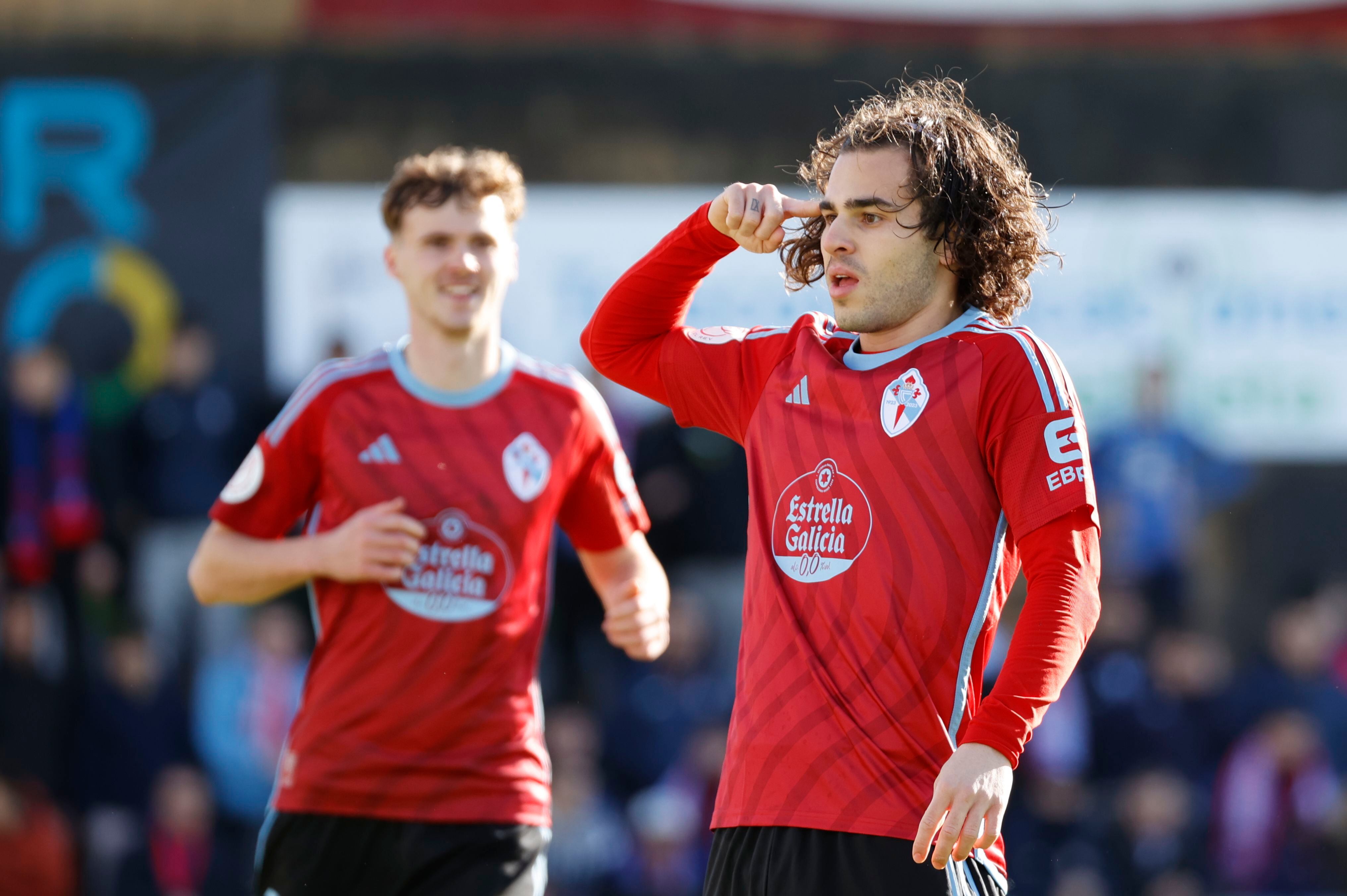 Miguel y Douvikas reconcilian al Celta con la Copa