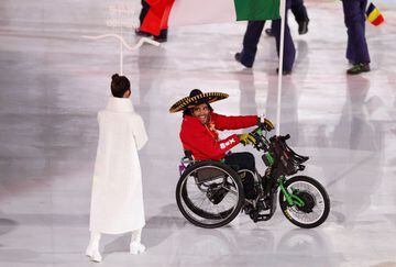 Arly Velásquez abandoana la inaugiración de los Paralímpicos de Invierno en Pyeongchang 2018 previo a competir en las pruebas 