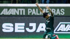 SAO PAULO, BRAZIL - JULY 18: Gabriel Veron #27 of Palmeiras celebrates after scoring the first goal of his team during a match between Palmeiras and Cuiaba as part of Brasileirao Series 2022 at Allianz Parque on July 18, 2022 in Sao Paulo, Brazil. (Photo by Alexandre Schneider/Getty Images)