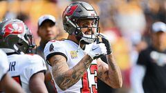 PITTSBURGH, PENNSYLVANIA - OCTOBER 16: Mike Evans #13 of the Tampa Bay Buccaneers reacts prior to the game against the Pittsburgh Steelers at Acrisure Stadium on October 16, 2022 in Pittsburgh, Pennsylvania.   Joe Sargent/Getty Images/AFP