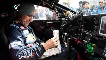 Peugeot&#039;s driver Stephane Peterhansel is seen during Stage 6 of the 2018 Dakar Rally between Arequipa and La Paz, Bolivia, on January 11, 2018. / AFP PHOTO / POOL / ERIC VARGIOLU