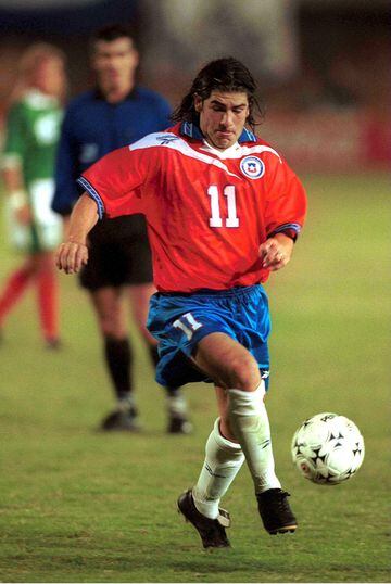 Otro de los chilenos históricos que se fueron en blanco en sus participaciones con La Roja, que consiguió su primera Copa América hasta 2015.