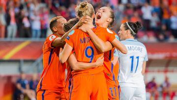 Miedema celebra el primer gol de Holanda.