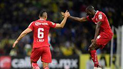 Jorge Torres (L) of Toluca celebrates with Colombian teammate Andres Mosquera after scoring a goal against America during their Mexican Apertura football tournament semifinal match at the Azteca Stadium in Mexico City on October 22, 2022. (Photo by Claudio CRUZ / AFP)
