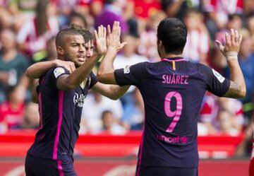 GIJON, SPAIN - SEPTEMBER 24:  Rafinha of FC Barcelona celebrates with his teammates Luis Suarez of FC Barcelona after scoring his team's second goal during the La Liga match between Real Sporting de Gijon and FC Barcelona at Estadio El Molinon on Septembe