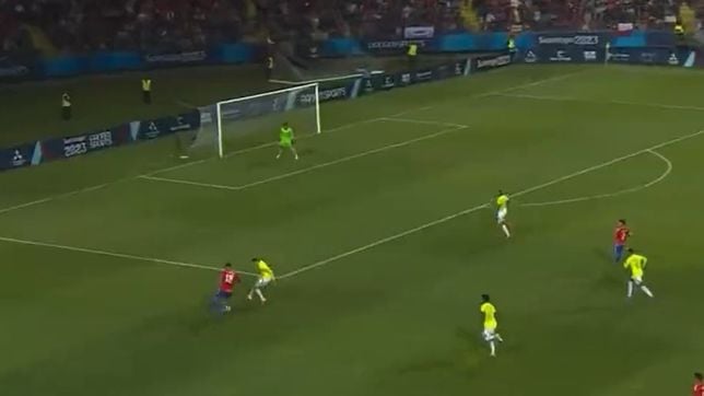 No podrás creer la potencia de Damián Pizarro en el gol chileno: ¡su rival no lo vio!