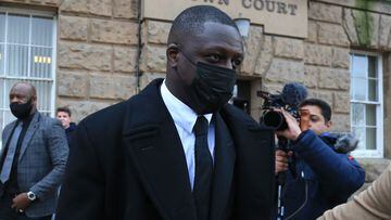 Manchester City and France international footballer Benjamin Mendy (C) leaves after a pre-trial hearing at Chester Crown Court in Chester, northwest England, on February 2, 2022. - Mendy, who has been charged with seven counts of rape, was freed on bail last month with "stringent" conditions, including the surrender of his passport. Mendy, who is accused by five women of seven counts of rape and one of sexual assault, has been in custody since being arrested and charged on August 26 last year. (Photo by Lindsey Parnaby / AFP)