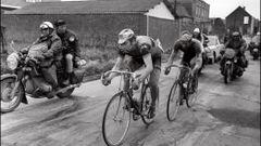 Eddy Merck en la disputa de una Par&iacute;s - Roubaix en 1973.
