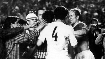 Bobby Charlton fallece, el histórico jugador tiene una gran historia con Colombia