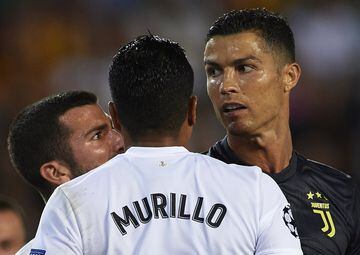 Al minuto 29 de la primera parte del Valencia-Juventus por Champions, Murillo cayó tras un forcejeo con Cristiano, lo que disgustó al portugués quien intentó levantarlo con un tirón de pelo. Los jugadores se encararon y fueron separados, pero el juez le mostró la tarjeta roja a Cristiano.