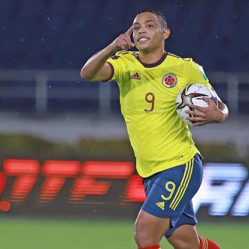 El delantero de Atalanta además de ser uno de los dos goleadores de la Selección Colombia en las actuales Eliminatorias Sudamericanas con tres goles (2 vs Venezuela y 1 vs Argentina) es el jugador con mayor efectividad con un 75% tras 4 remates a puerta de los 11 que ha tenido en sus seis partidos. 