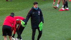 Simeone, en el entrenamiento de ayer en el Wanda Metropolitano previo al Atl&eacute;tico-Las Palmas