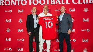 Federico Bernardeschi fue presentado oficialmente ante los medios de comunicación y un grupo de aficionados. Se espera que sea una figura en Toronto FC.