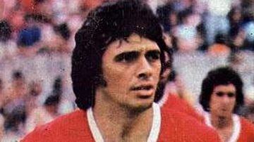 El defensor triunfó en el Inter entre 1972 y 1976, logrando 2 Brasileiraos y 6 Campeonatos Gaúchos. En su paso por el elenco rojo consiguió ser reconocido como el "Futbolista Sudamericano del Año" en tres ocasiones consecutivas.