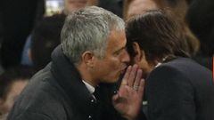 Mourinho y Conte hablan en un partido de 2016