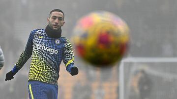 WOLVERHAMPTON, ENGLAND - DECEMBER 19: Hakim Ziyech of Chelsea warms up prior to the Premier League match between Wolverhampton Wanderers and Chelsea at Molineux on December 19, 2021 in Wolverhampton, England. (Photo by Clive Mason/Getty Images)