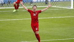 Damsgaard celebra su gol a Inglaterra.