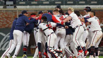 WATCH: Atlanta Braves mascot Blooper celebrates the NL East title