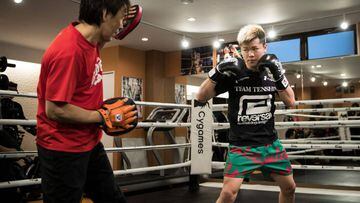 Japanese kickboxer Tenshin Nasukawa works out during a training session, in front of the media, at his boxing gym in Matsuda, Chiba prefecture on December 18, 2018. - Japanese kickboxer Tenshin &quot;Ninja Boy&quot; Nasukawa said he wants to use the eleme