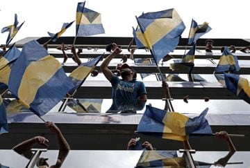 Supporters of Boca Juniors cheer for their team during the first leg match of the all-Argentine Copa Libertadores final against River Plate, at La Bombonera stadium in Buenos Aires, on November 11, 2018. (Photo by Alejandro PAGNI / AFP)