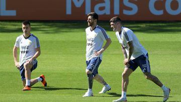 Giovani Lo Celso, Leo Messi y Rodrigo De Paul.