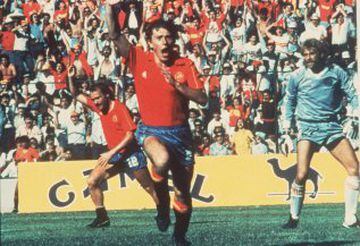 El delantero madrileño marcó 26 goles en 69 partidos con La Roja. Una de sus mejores actuaciones fue en el Mundial de Mexico de 1986 ante Dinamarca (5-1), donde marcó cuatro de los goles.